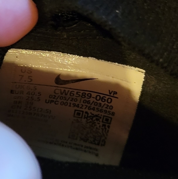 Nike Phantom Black & Red detail Men's pull on soccer cleats 7.5 - Picture 7 of 9